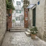 Palace Vila
